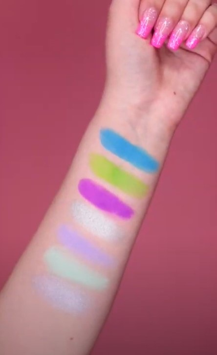 swatches Palette Ayo Coralie x BEAUTY BAY  