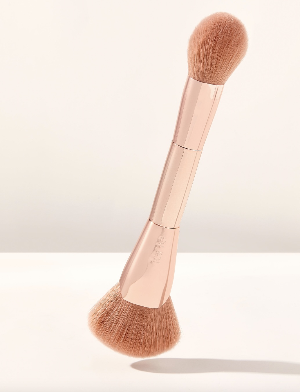 Collection de Noël 2022 Tarte Cosmetics Glamazon cheek brush