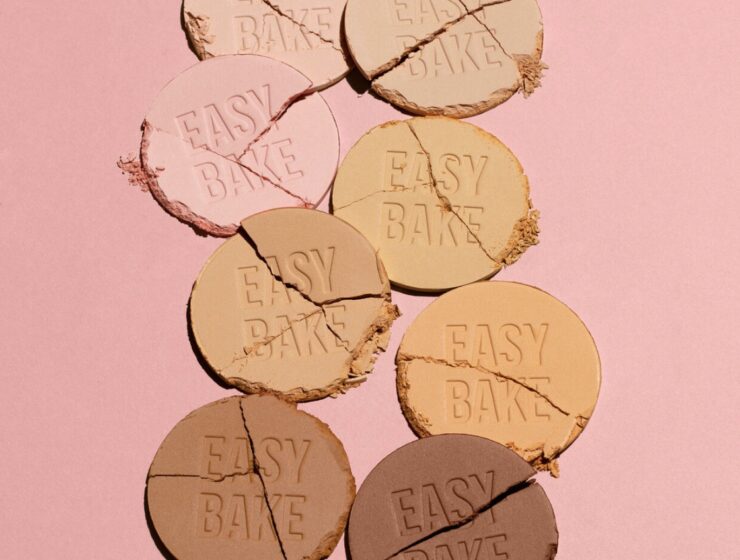 Huda Beauty Easy Bake and Snatch Pressed Brightening and Setting Powder